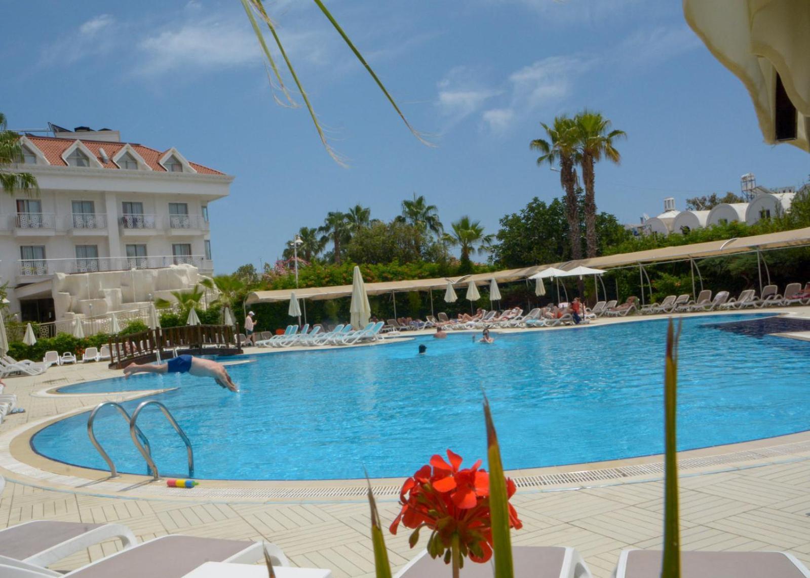 Miramor Hotel & Spa Анталья Экстерьер фото A pool at a hotel in Turkey