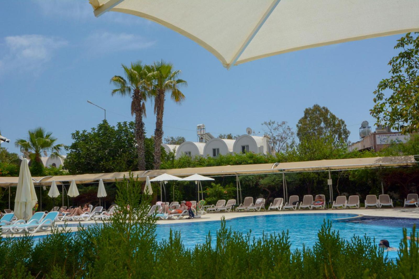 Miramor Hotel & Spa Анталья Экстерьер фото A pool at a resort in Turkey